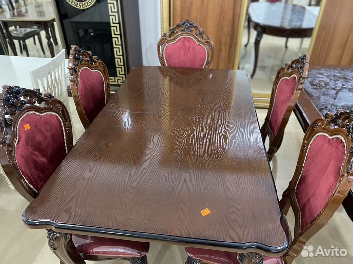 Стол и стулья