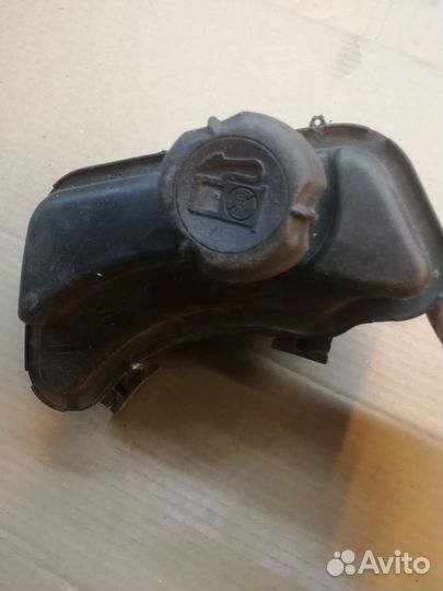 Стартер и бензобак для газонокосилки