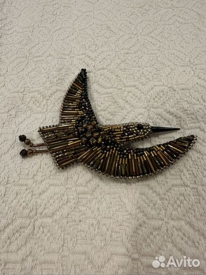 Брошь ручной работы из бисера