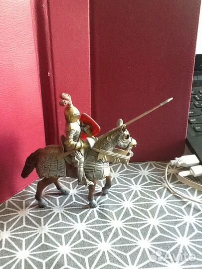 Рыцарь на коне. фирма schleich