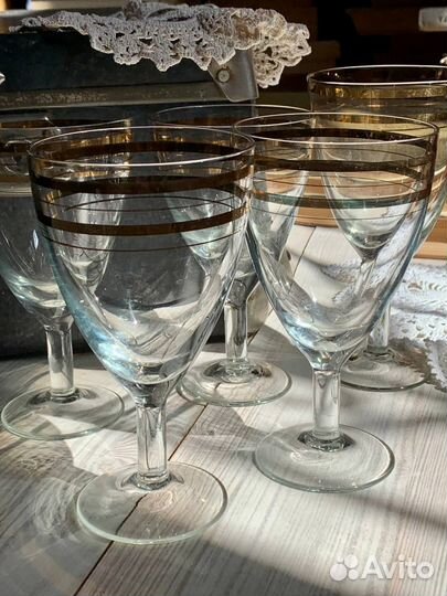 Винтажные бокалы с золотой лентой