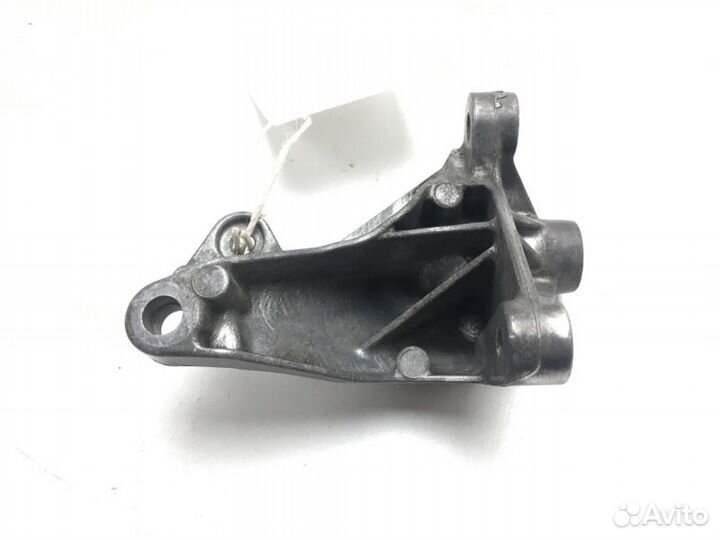 Кронштейн обводного ролика Mercedes-Benz Gl-Class