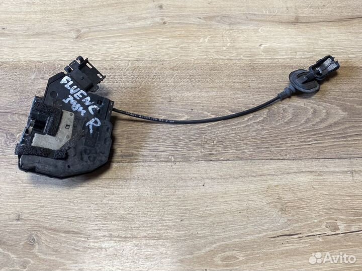 Renault fluence замок задней правой двери