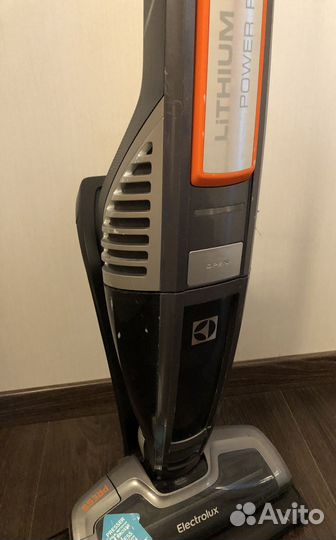 Пылесос вертикальный Electrolux UltraPower zb5022