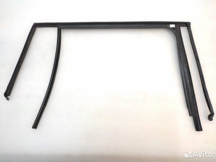 Уплотнитель стекла двери задний левый Volkswagen