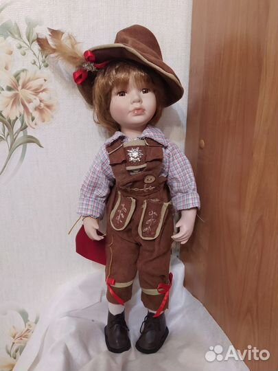 Кукла фарфоровая коллекционная