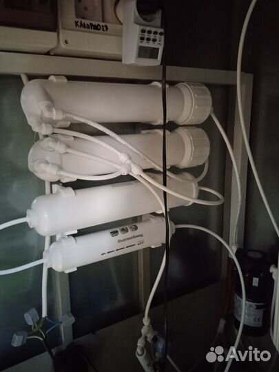 Уличный аппарат по продаже воды в розлив