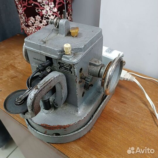 Скорняжная швейная машина