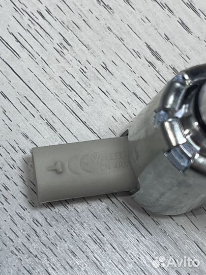 Клапан масляный управляющий Skoda Octavia A7