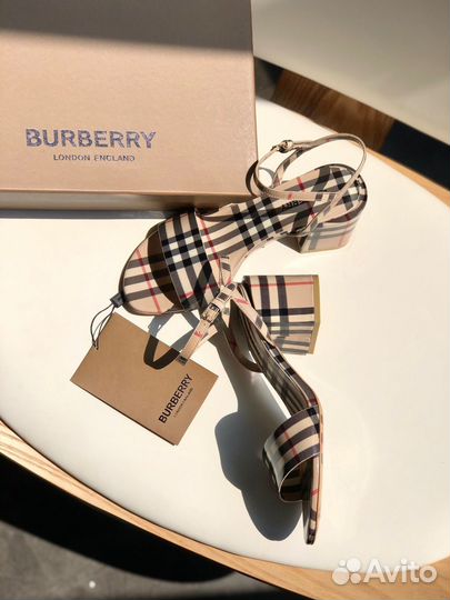 Босоножки Burberry