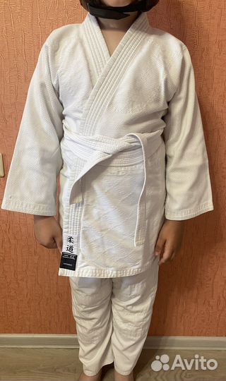 Кимоно, шлем, перчатки для единоборств