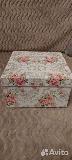 Коробка подарочная новая