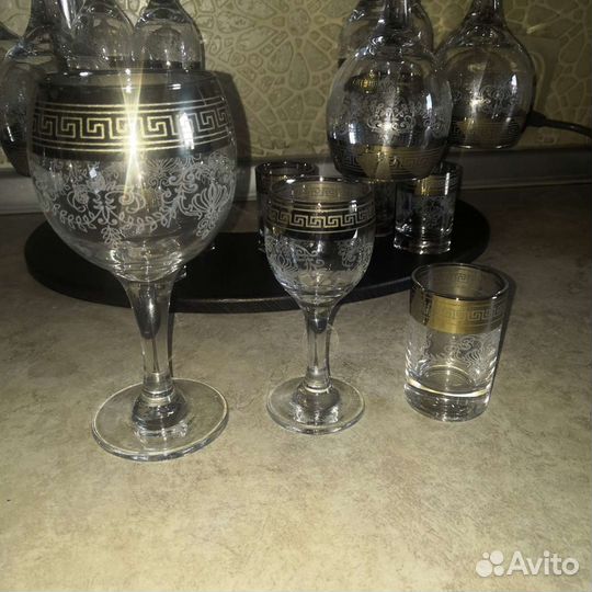 Мини-бар, фужеры и рюмки