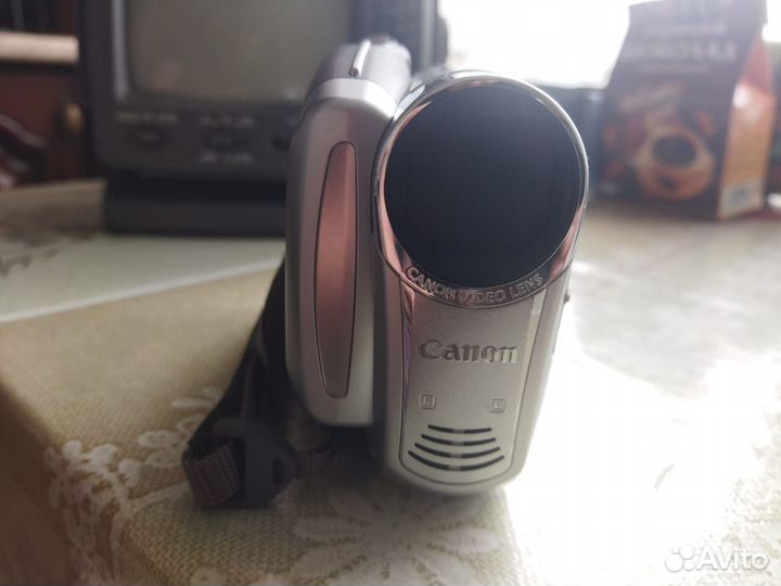 Продам видеокамеру Canon