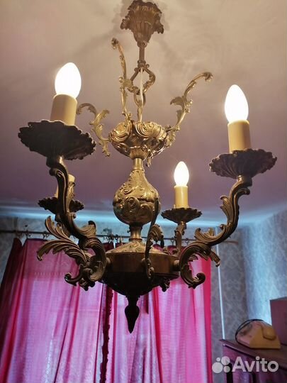 Продам люстру