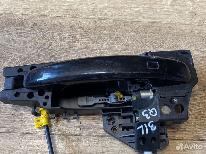 Audi q3 задняя левая внешняя ручка двери