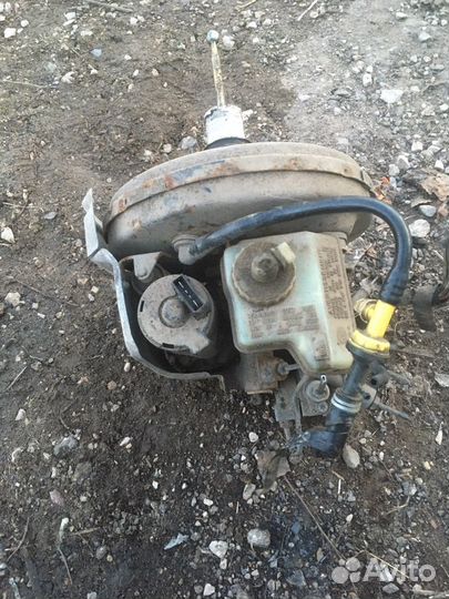 Вакуумный усилитель тормозов с главным тормозным ц