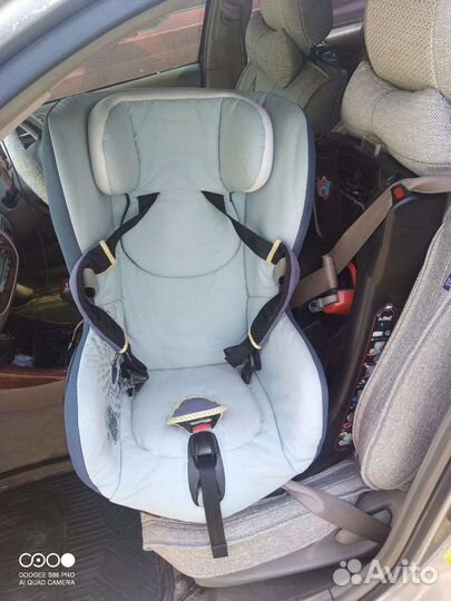 Автокресло с поворотным механизмом