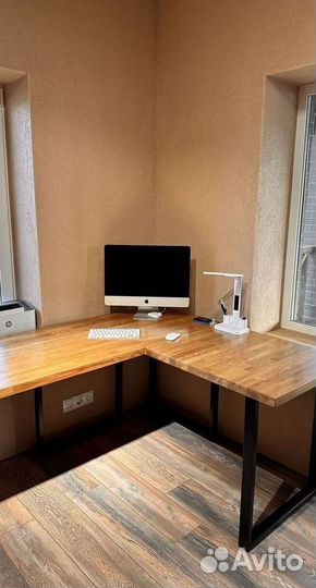 Стол компьютерный из массива дерева
