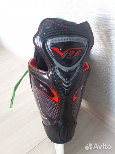 Коньки хоккейные