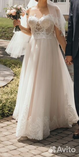 Свадебное платье со шлейфом