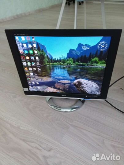 Монитор LG 19