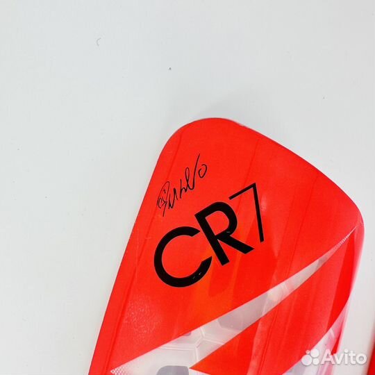 Футбольные щитки