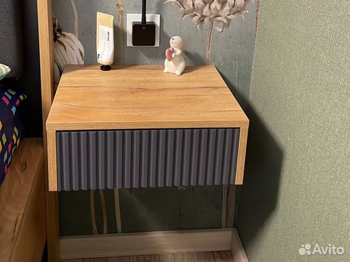 Тумбы витринные модели (разные цвета)