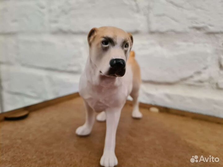 Фарфоровая статуэтка 