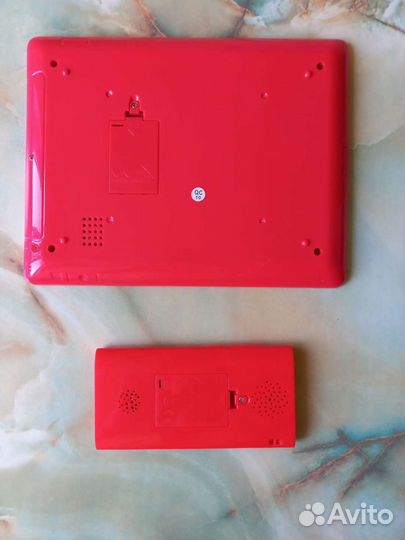 Игрушки: планшет и телефон