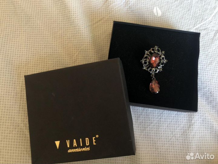 Новые броши в готочнеском стиле новые в упаковках