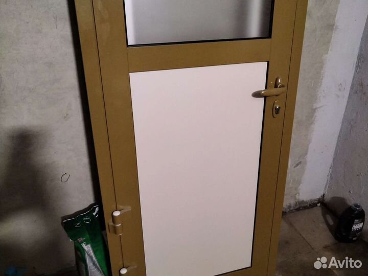 Шикарная алюминиевая дверь