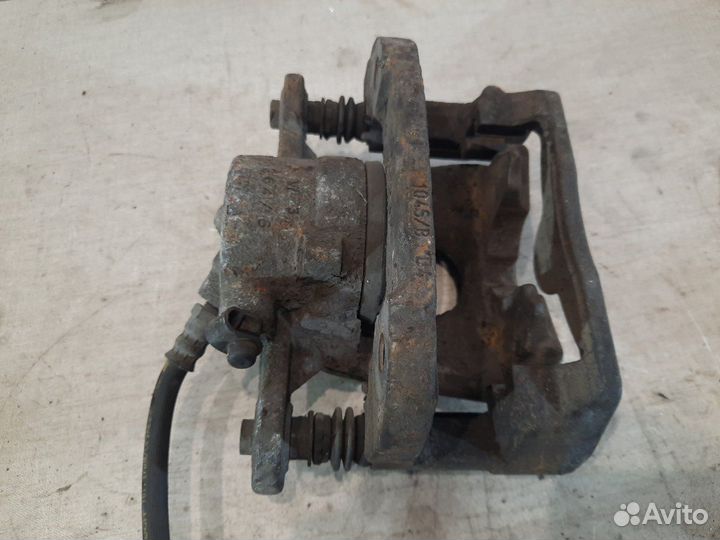 Суппорт тормозной передний левый Bmw 116 E87