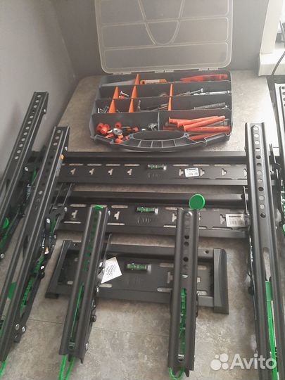 Наклонный кронштейн для телевизора