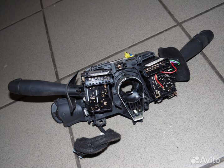 Блок подрулевых переключателей Рено Дастер