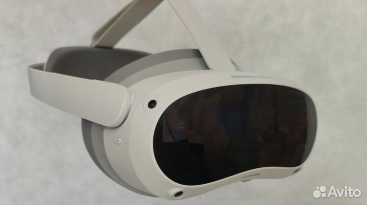 Виртуальные очки Pico 4