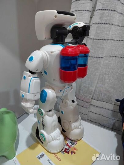 Игрушка робот с пультом