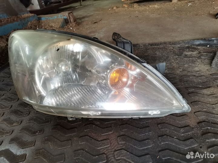 Фара правая на Mitsubishi Lancer 9