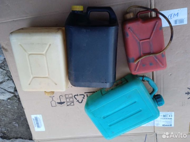 Канистры СССР в ретроавто