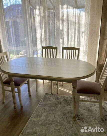 Обеденный стол и стулья