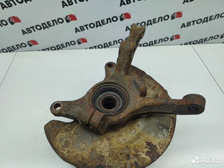 Ступица правая с кулаком Suzuki Swift MA 1997 г.в