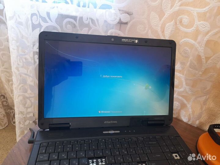 Ноутбук Emachines e525