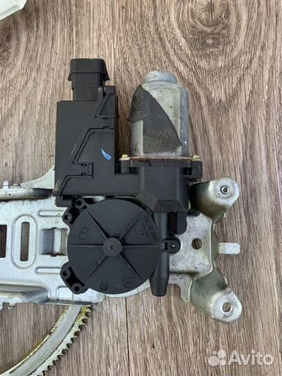 Стеклоподъемник передний правый Opel Corsa C