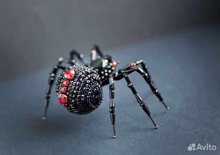 Брошь ручной работы Паук