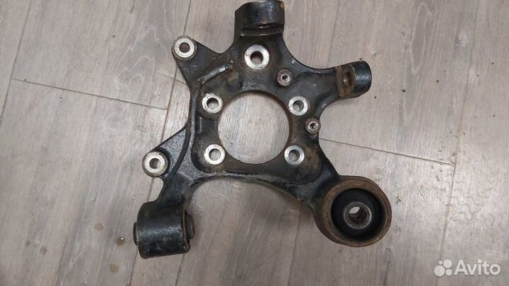 Кулак поворотный задний левый Mitsubishi Pajero 4