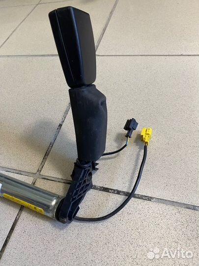 Mercedes 222 преднатяжитель ремня безопасности