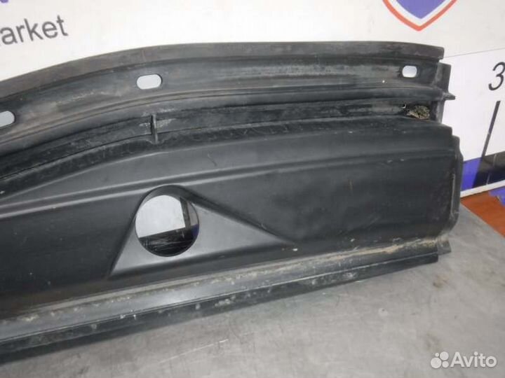 Решетка под лобовое стекло передняя левая