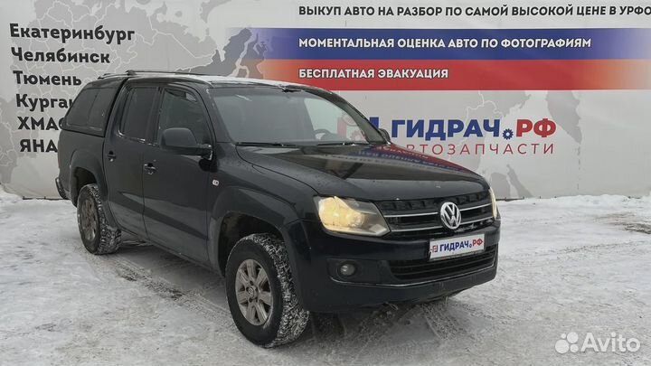 Ручка двери наружная задняя левая Volkswagen Amarok (2H)