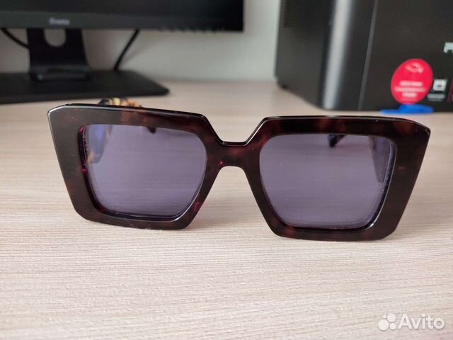 Солнцезащитные очки женские Prada