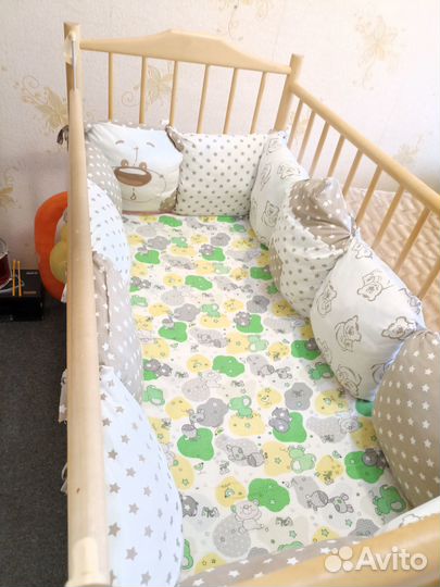 Детская кроватка до 3х лет с маятником